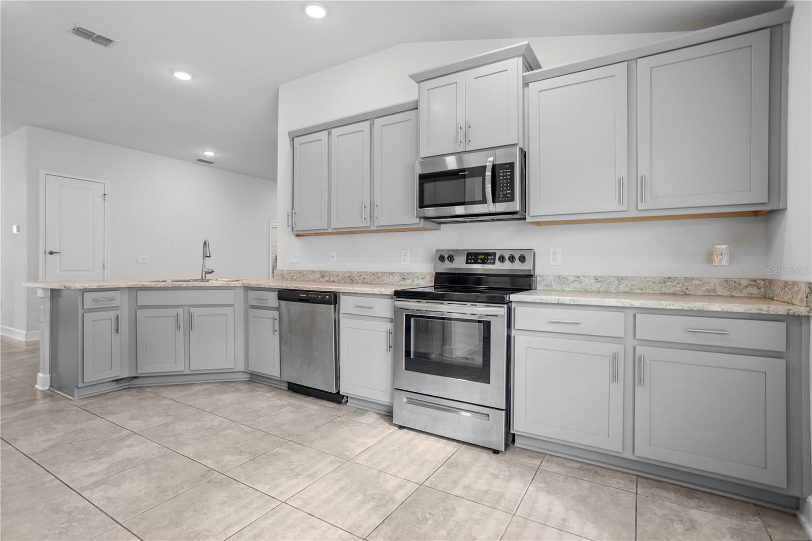 Image 11 of 41 For 860 Vienna Drive