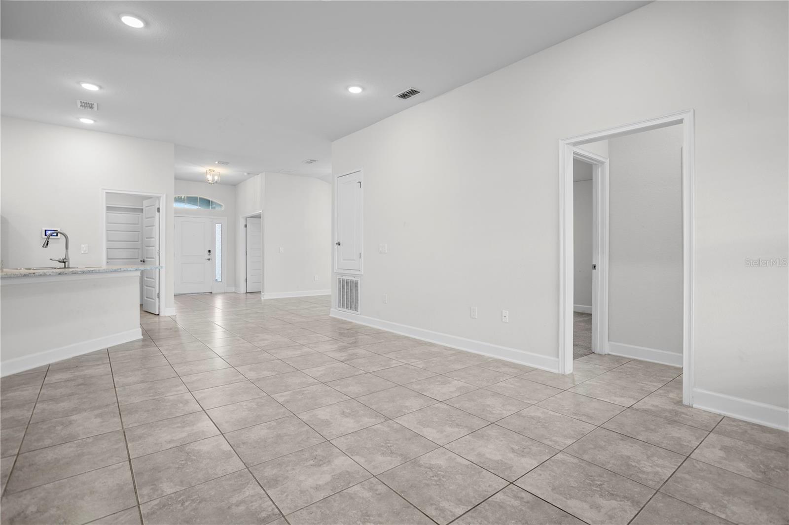 Image 17 of 41 For 860 Vienna Drive