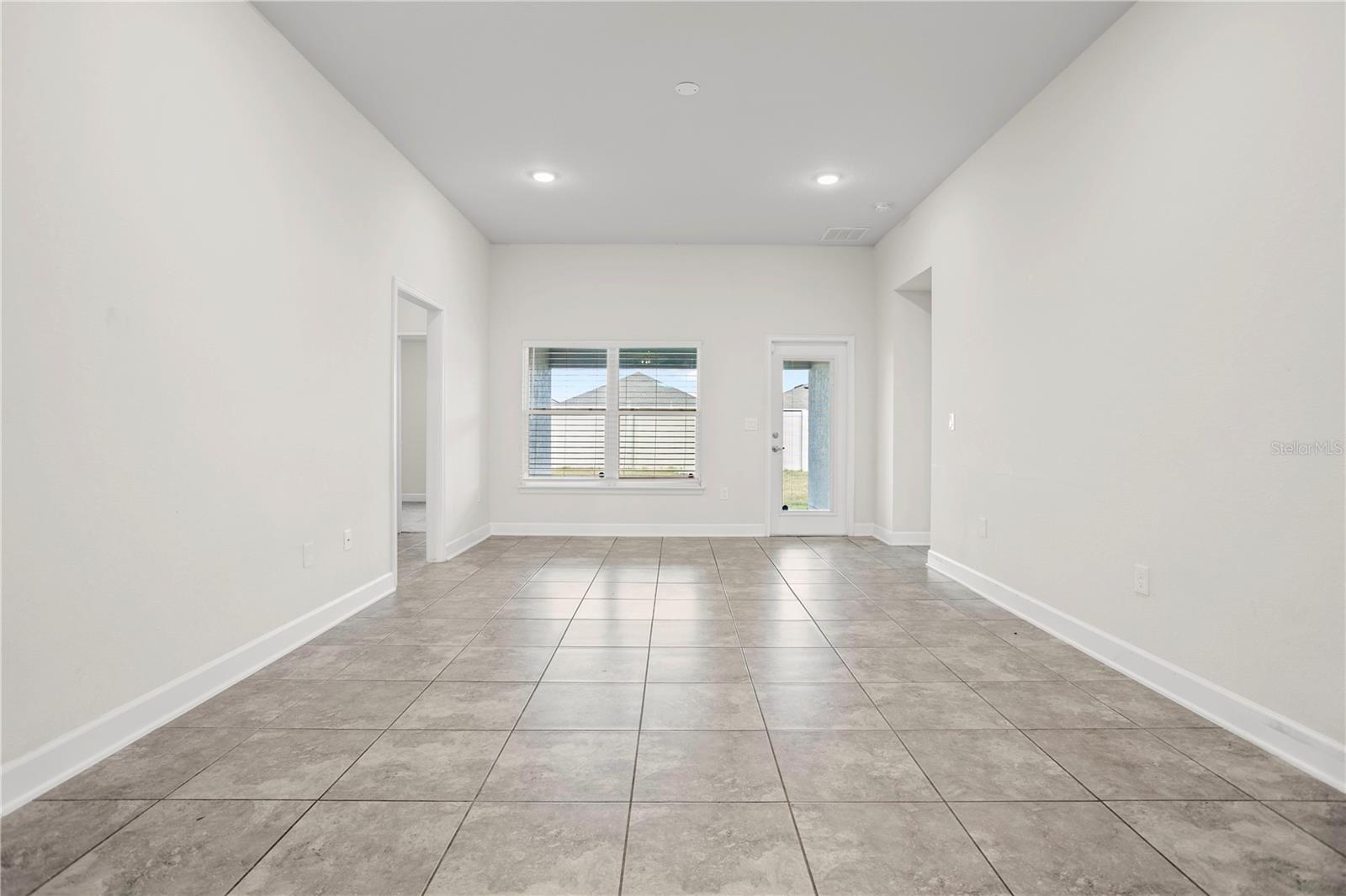 Image 18 of 41 For 860 Vienna Drive