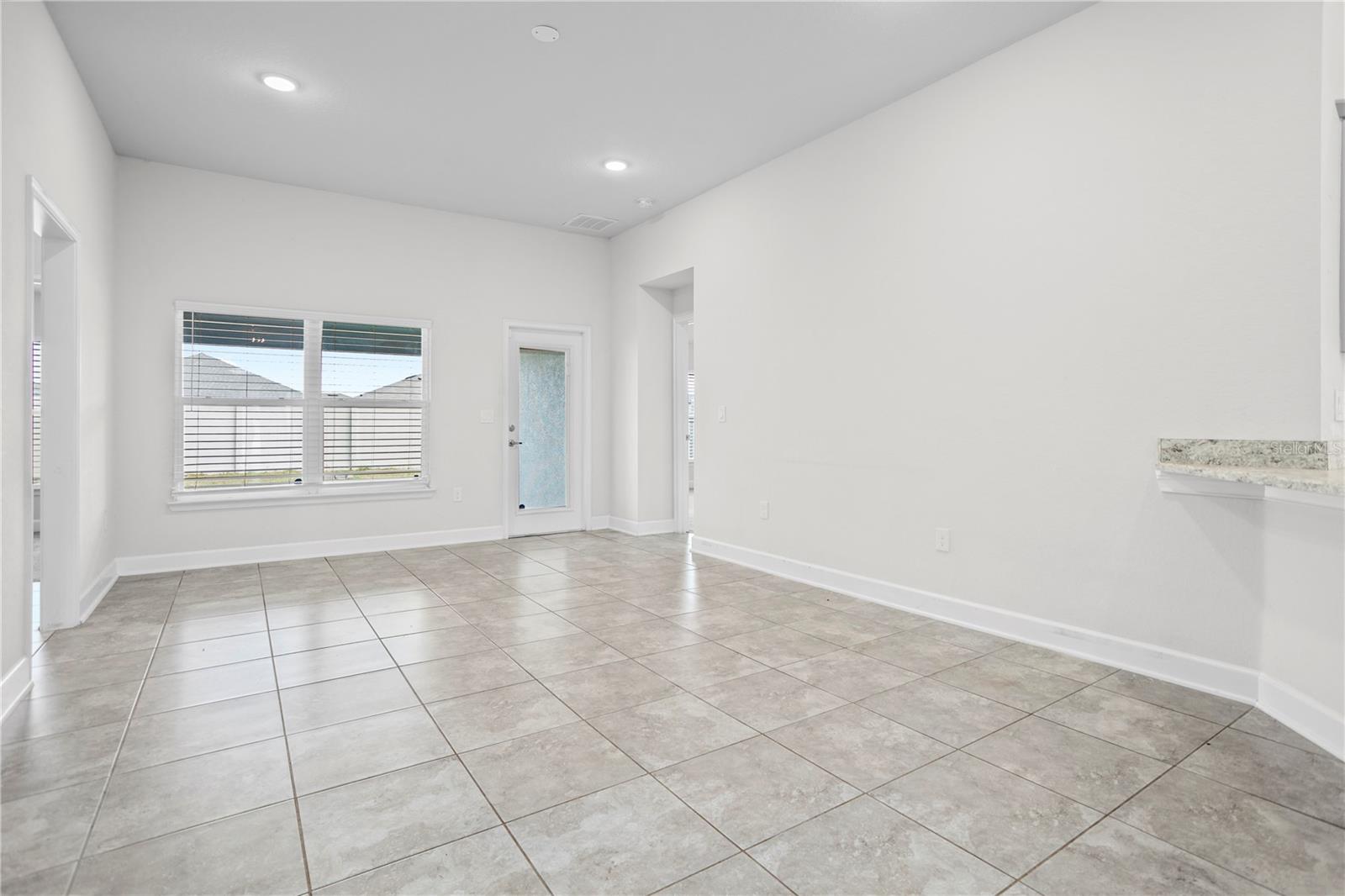 Image 19 of 41 For 860 Vienna Drive