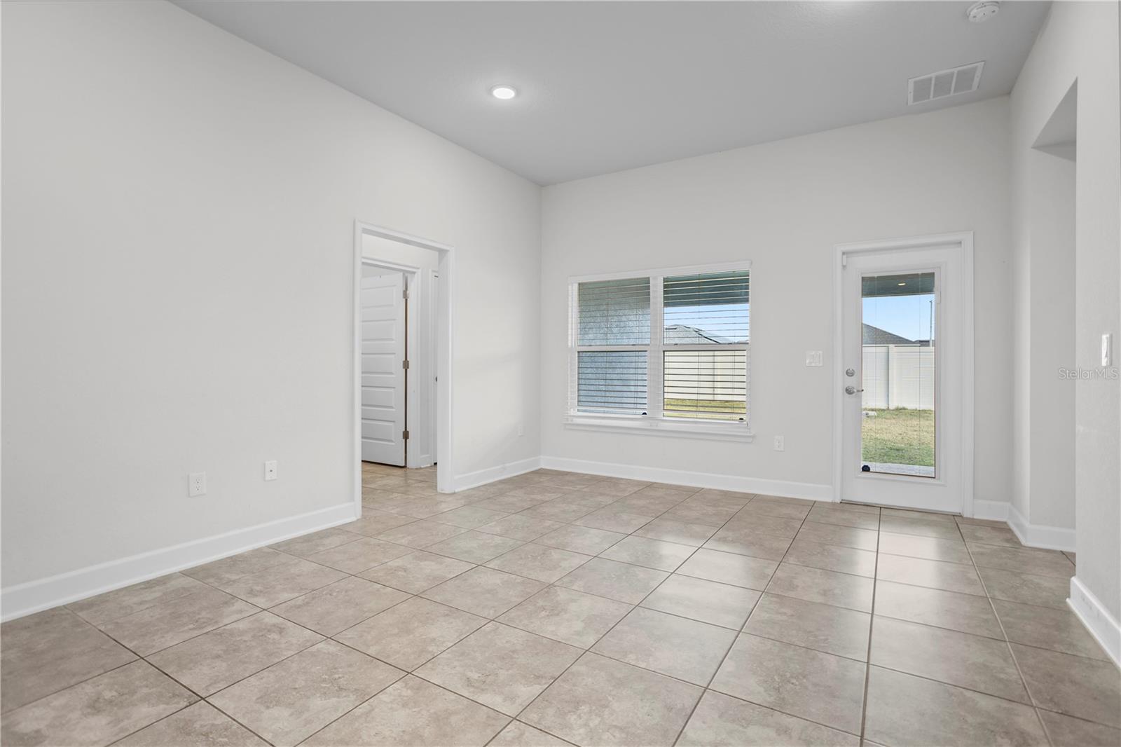 Image 20 of 41 For 860 Vienna Drive