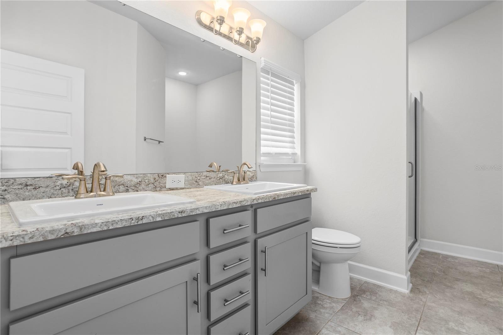 Image 24 of 41 For 860 Vienna Drive