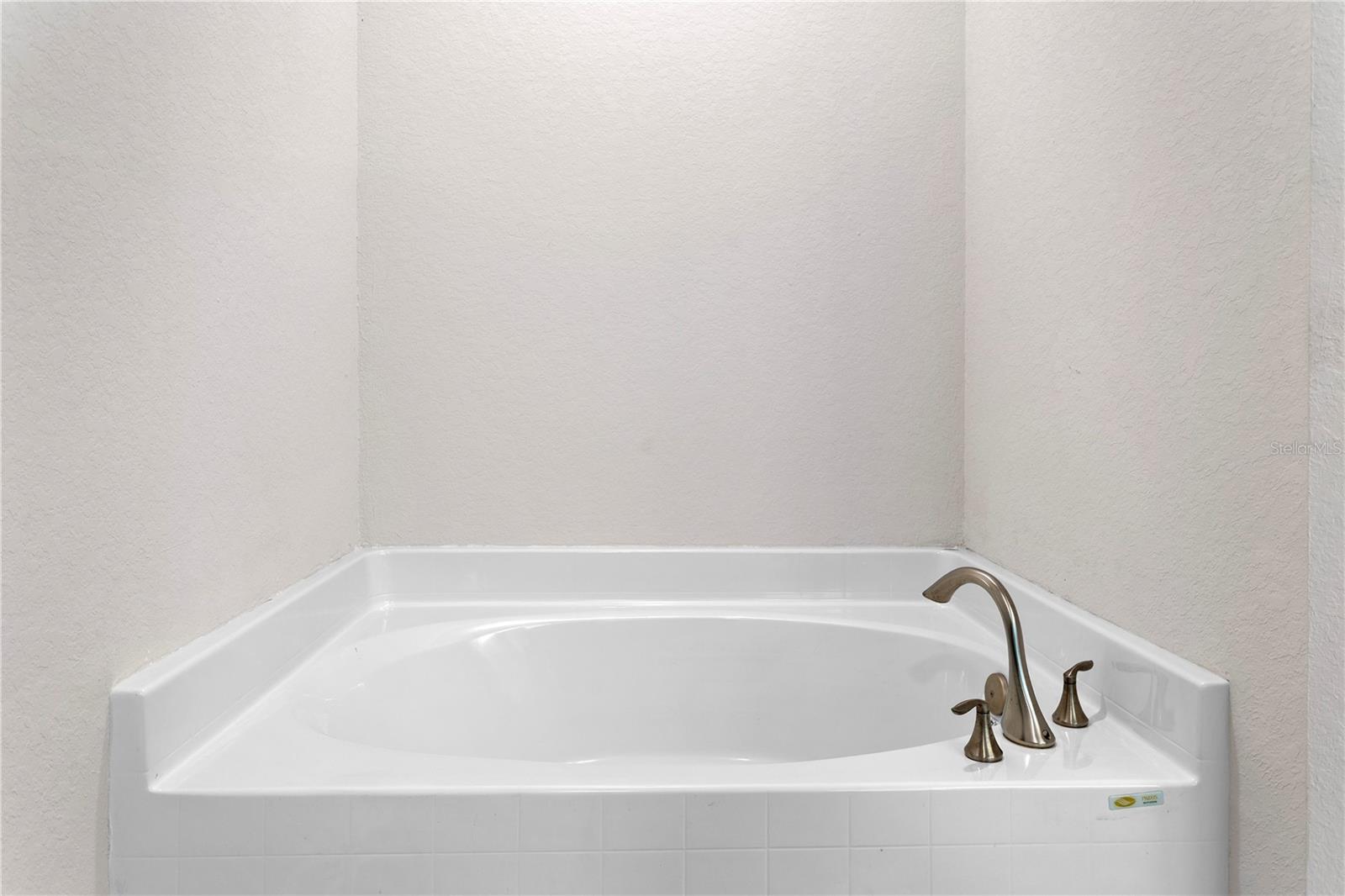 Image 26 of 41 For 860 Vienna Drive