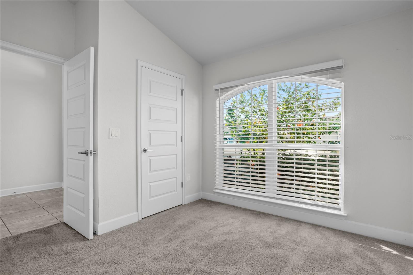 Image 8 of 41 For 860 Vienna Drive