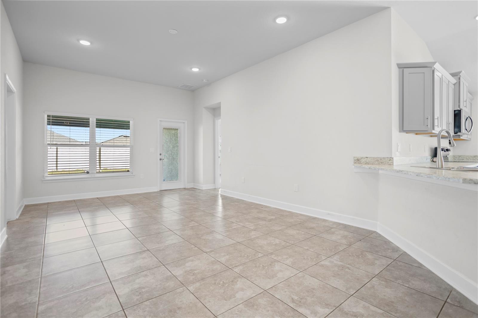 Image 9 of 41 For 860 Vienna Drive