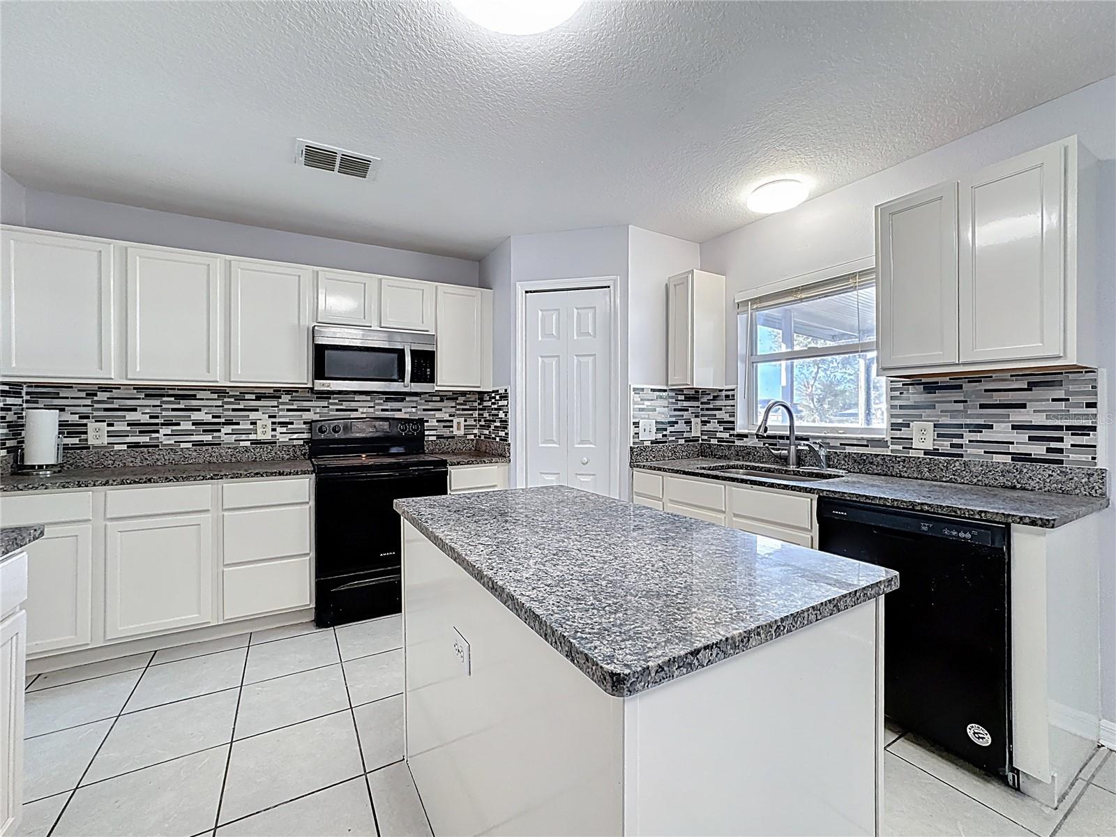 Image 9 of 28 For 402 Yearling Cove Loop