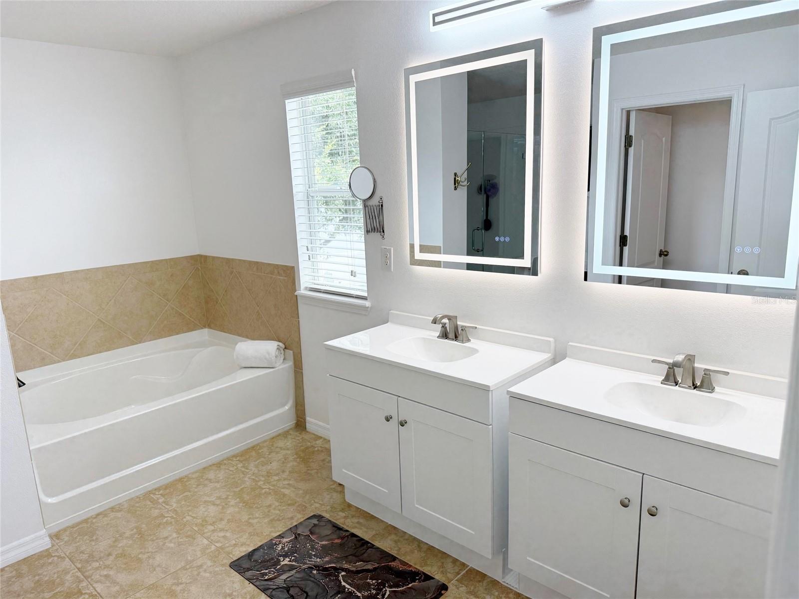 Image 17 of 39 For 12236 Fairlawn Drive