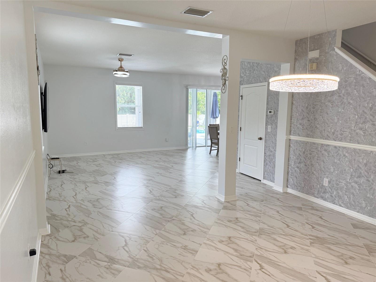 Image 7 of 39 For 12236 Fairlawn Drive