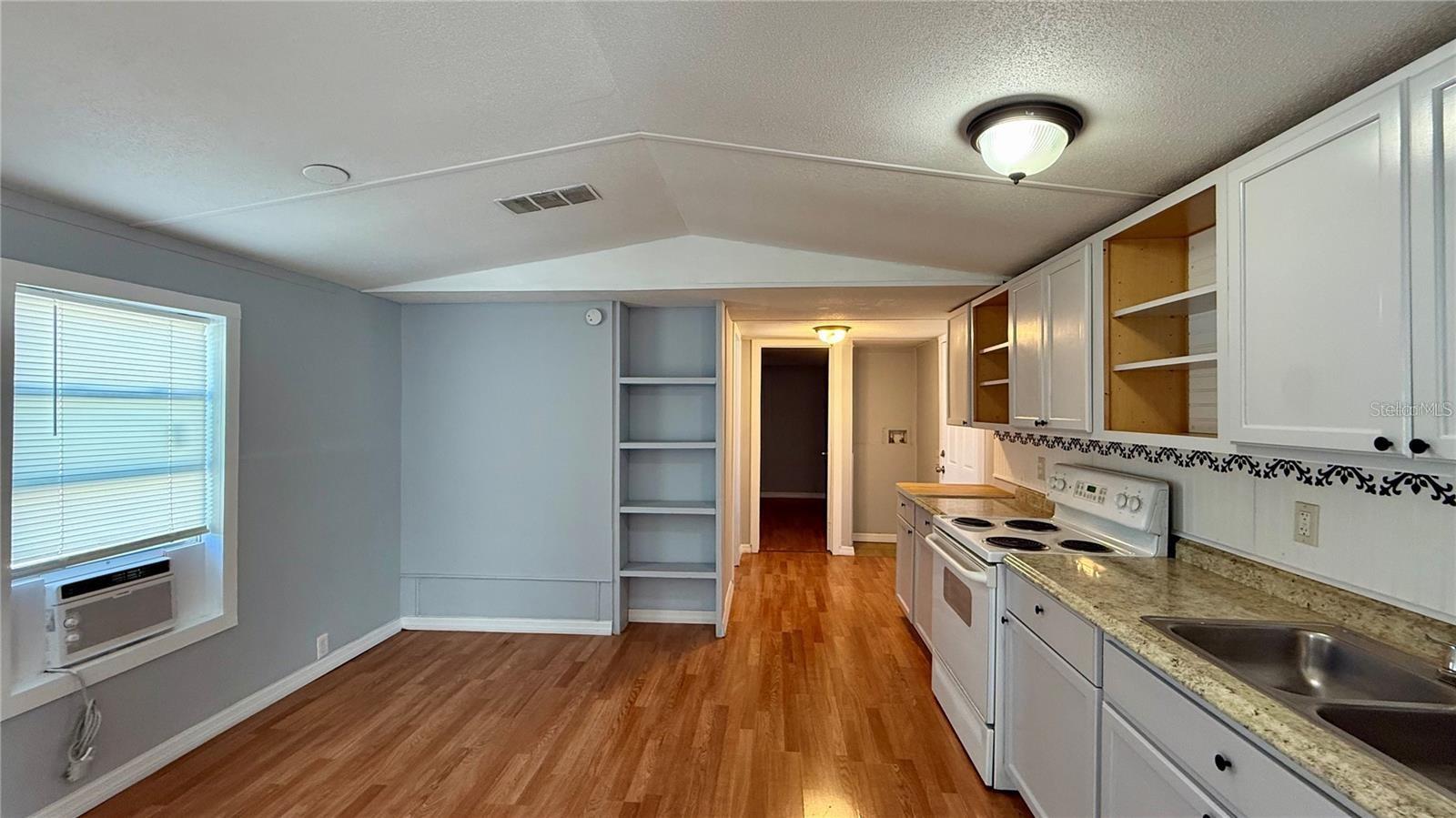 Image 5 of 19 For 639 Ellison Parkway