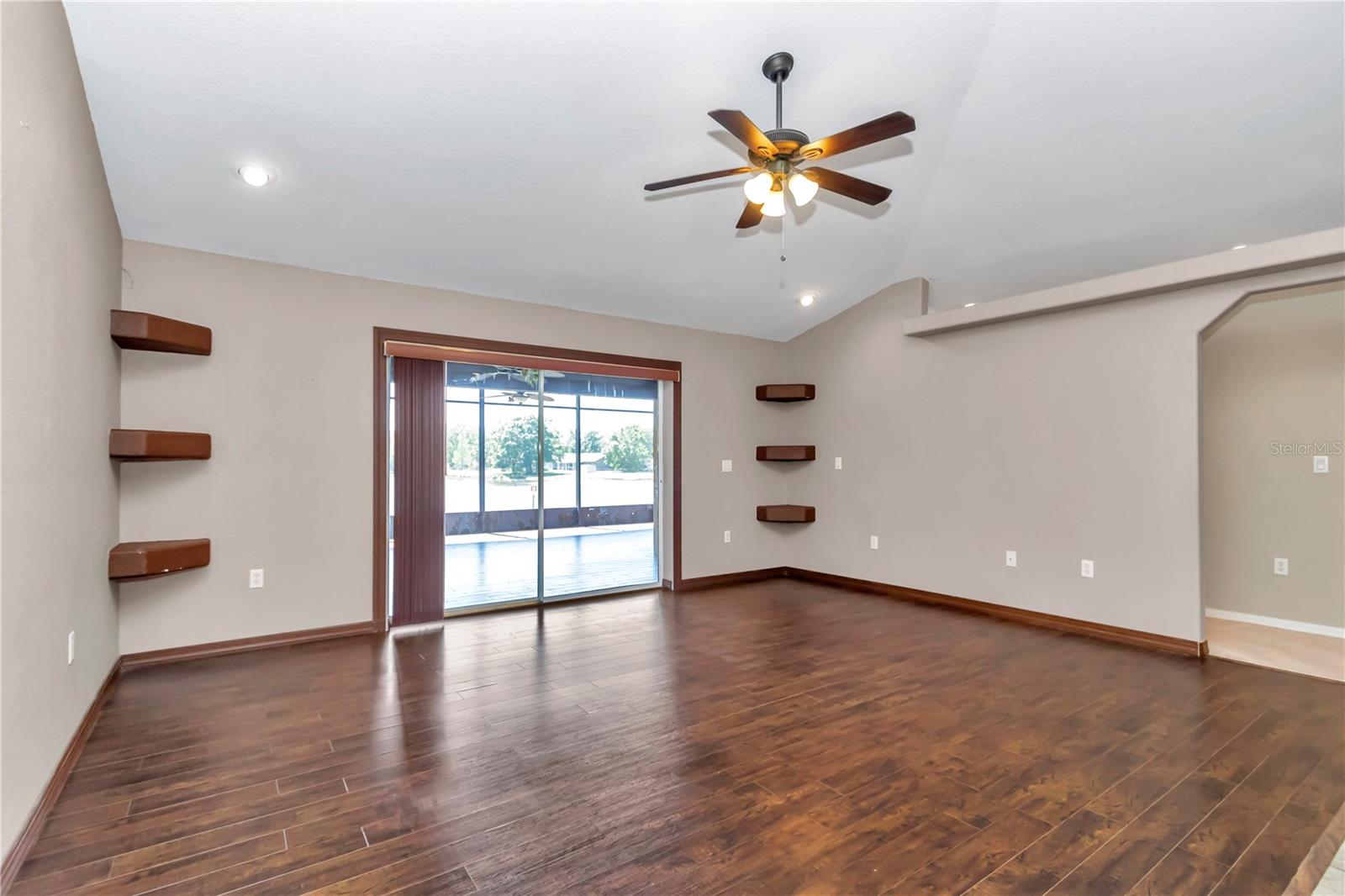 Image 14 of 62 For 1201 Creekview Court