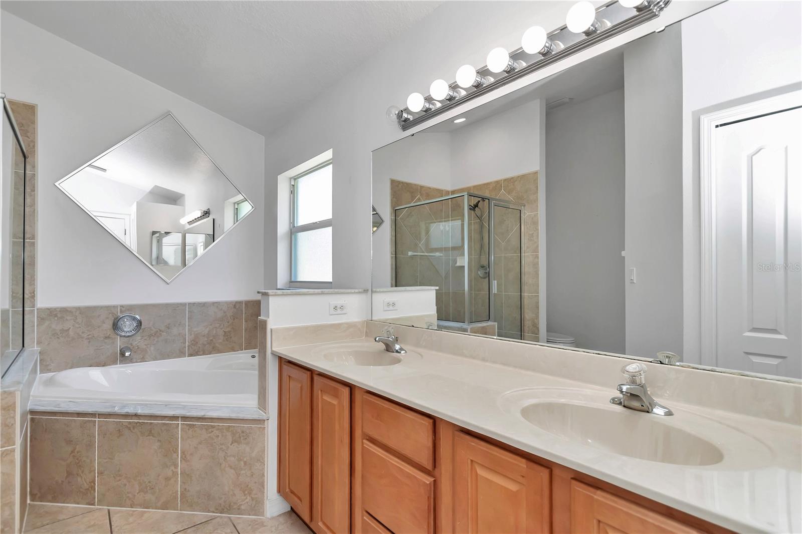 Image 34 of 62 For 1201 Creekview Court