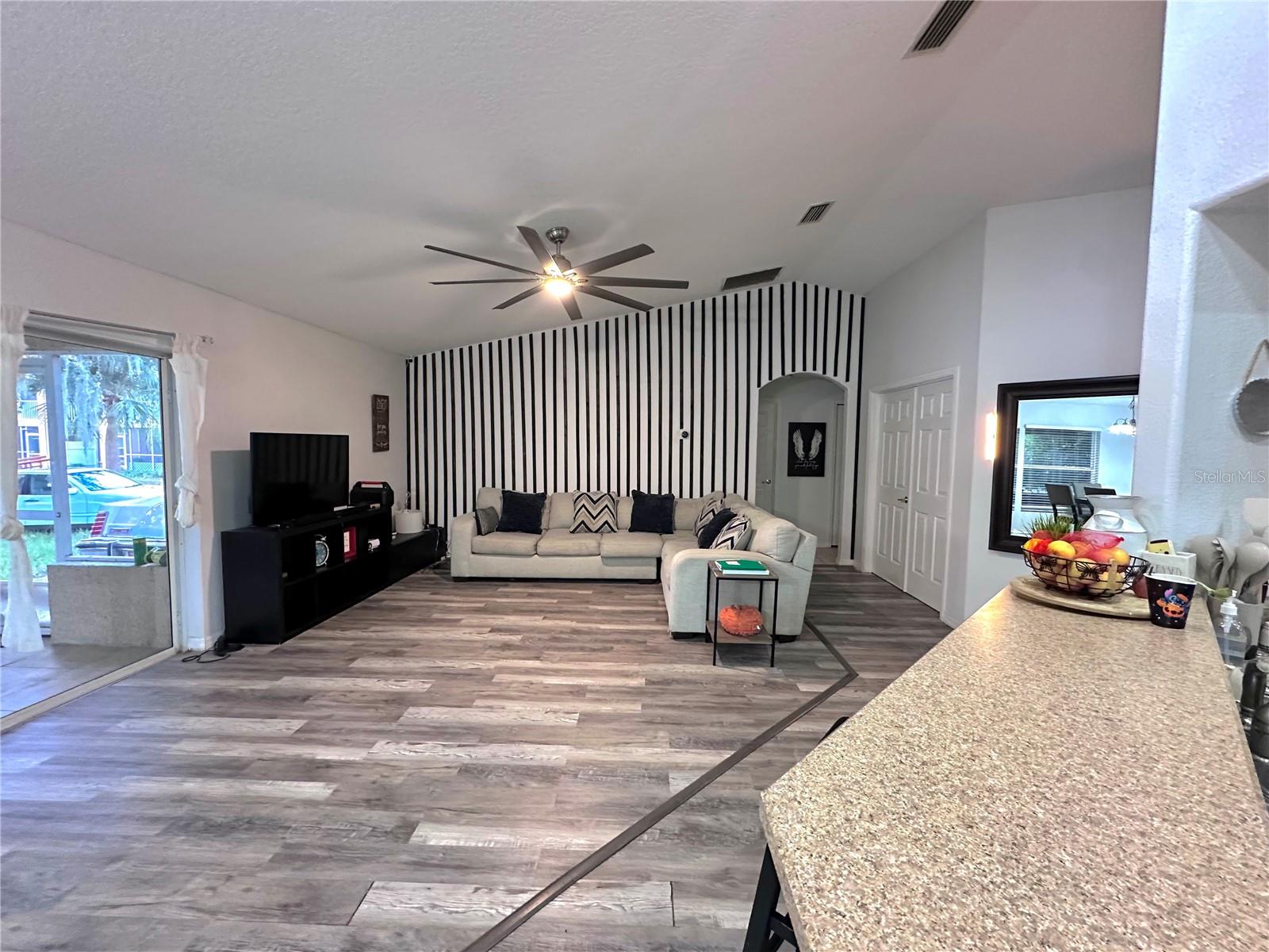 Image 5 of 19 For 1458 Patricia Street