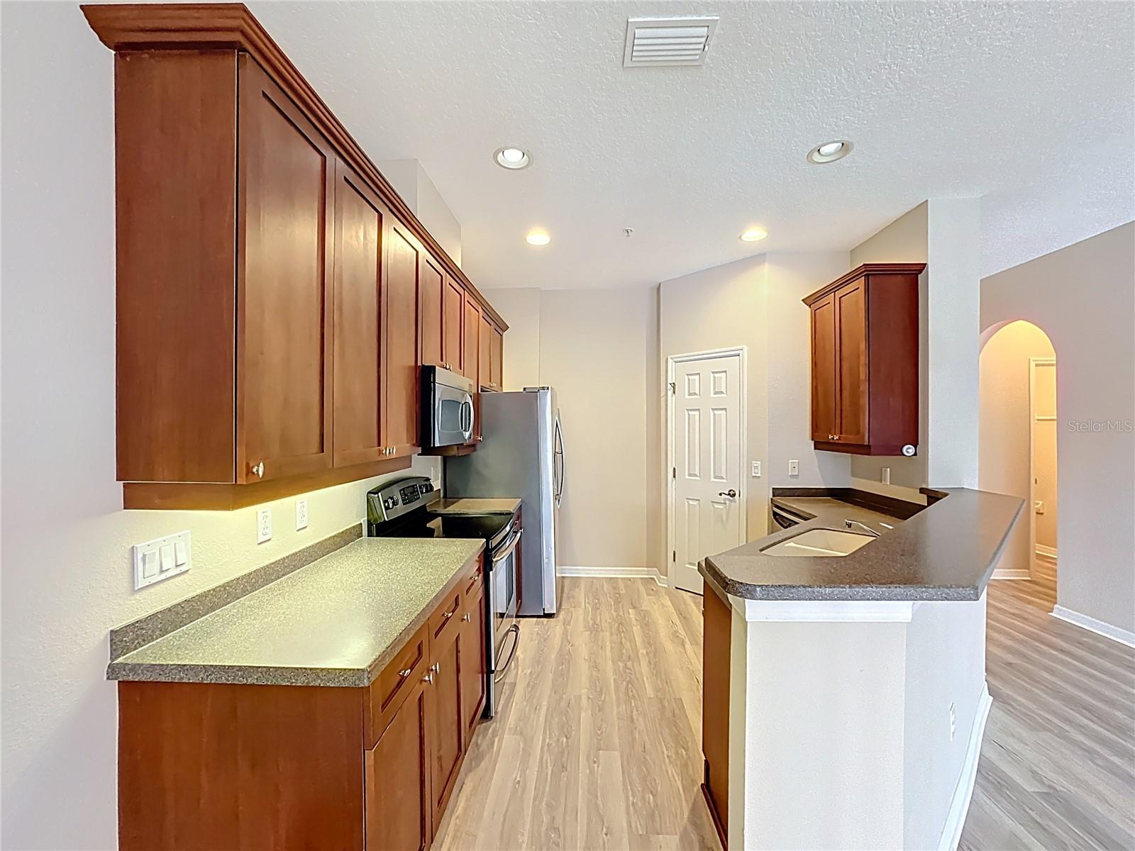 Image 11 of 33 For 563 Pinebranch Circle