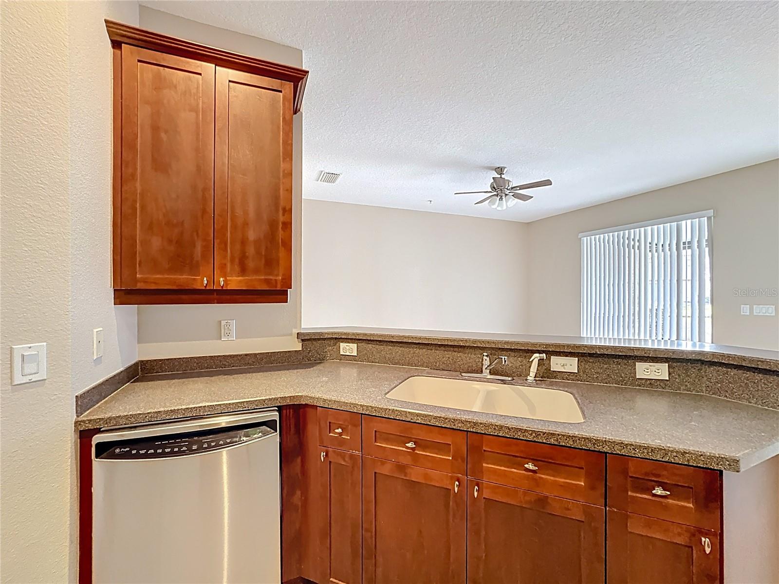 Image 13 of 33 For 563 Pinebranch Circle