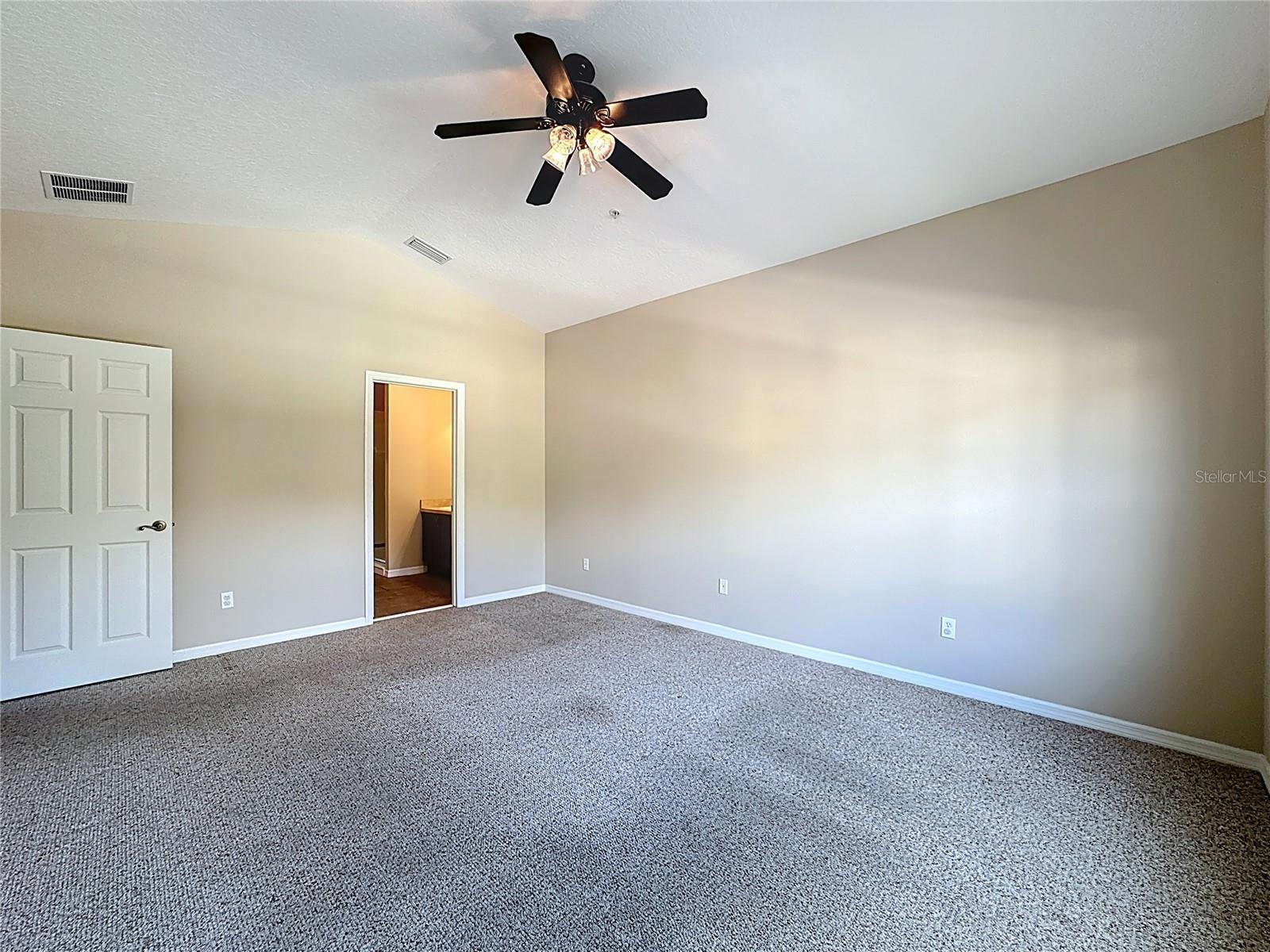 Image 19 of 33 For 563 Pinebranch Circle