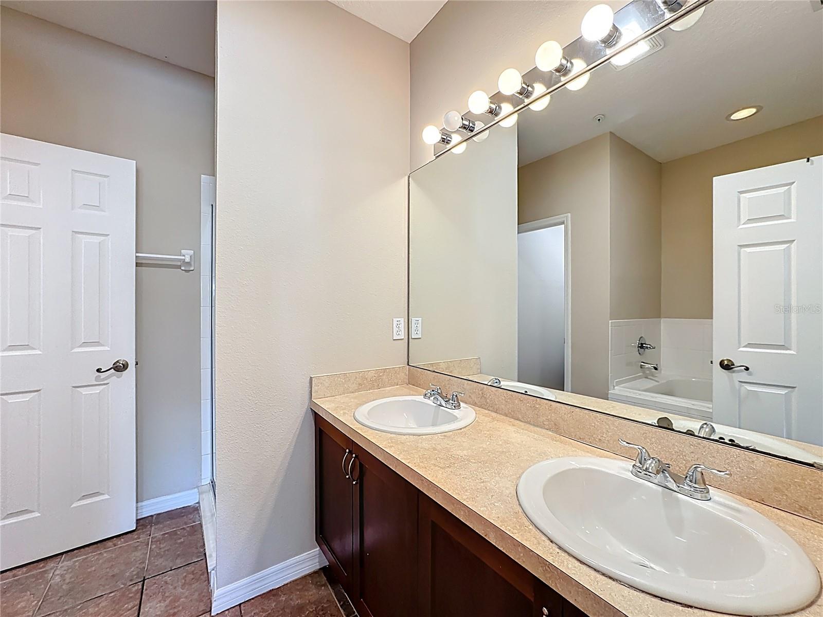 Image 20 of 33 For 563 Pinebranch Circle