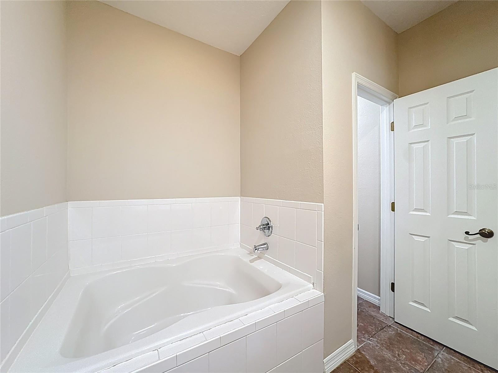 Image 21 of 33 For 563 Pinebranch Circle