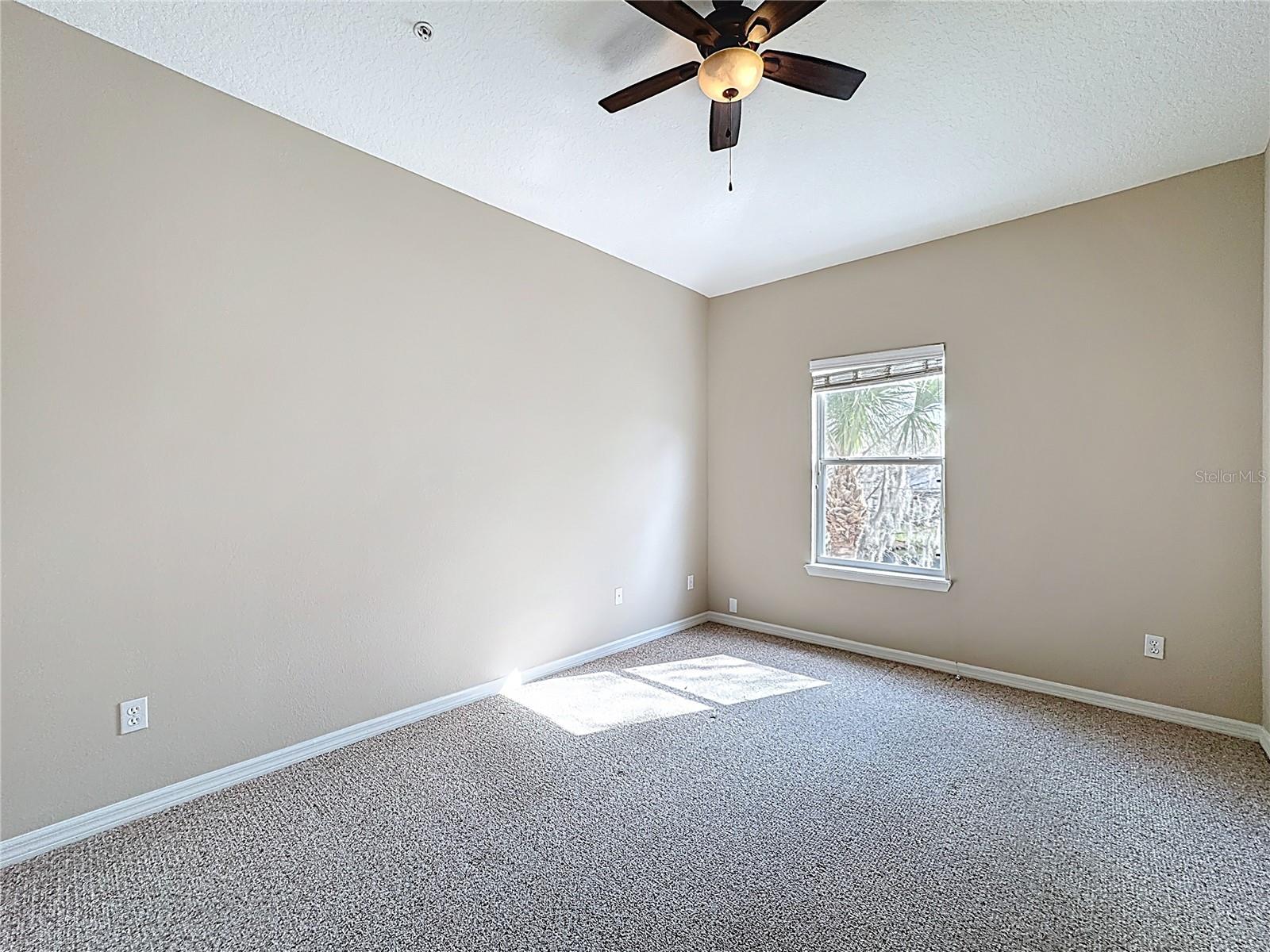 Image 23 of 33 For 563 Pinebranch Circle