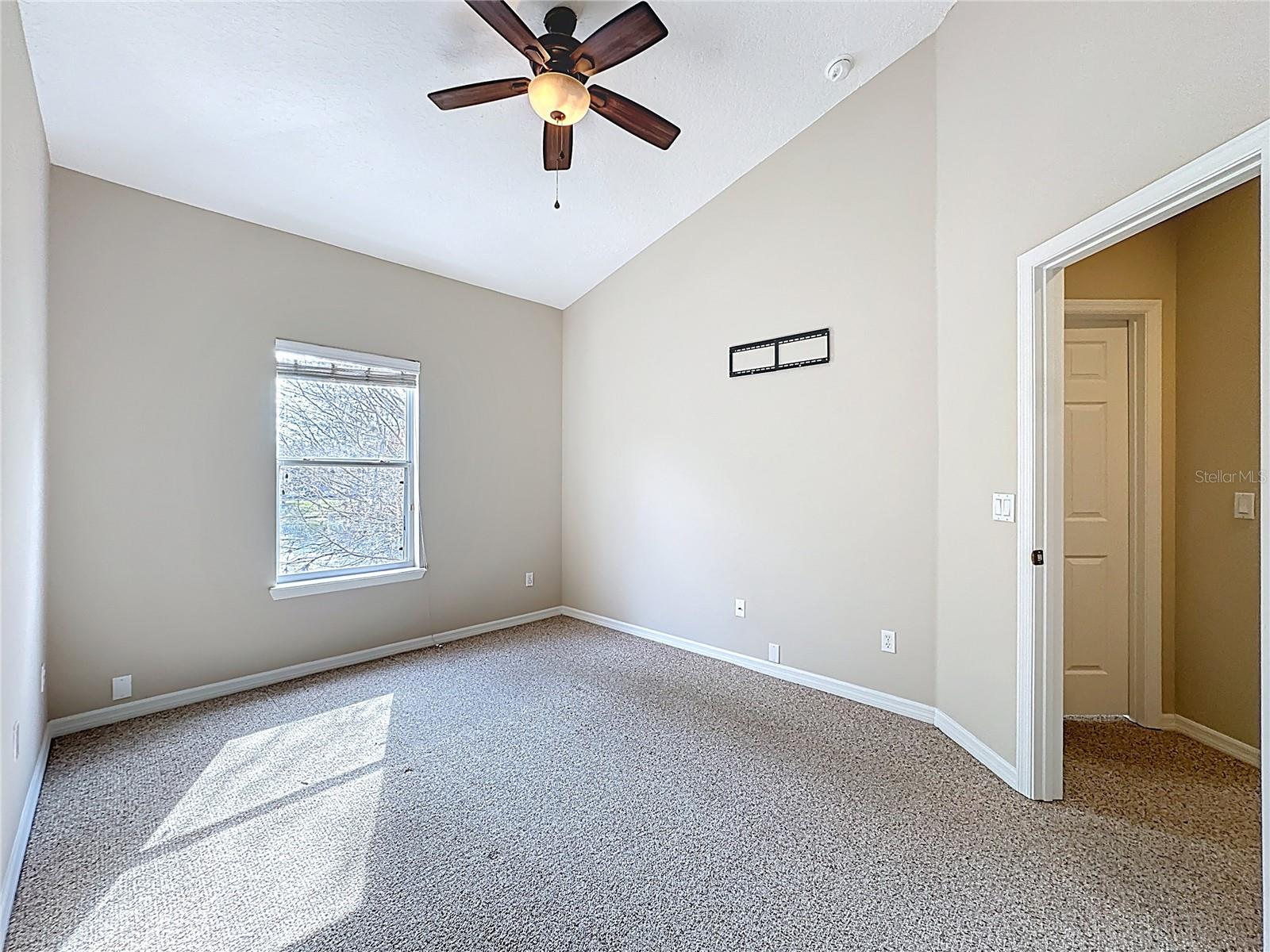 Image 24 of 33 For 563 Pinebranch Circle