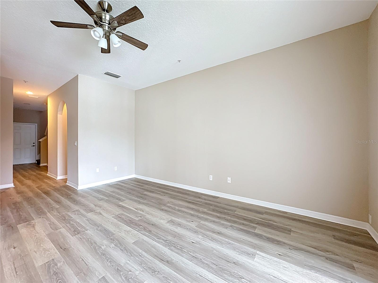 Image 8 of 33 For 563 Pinebranch Circle