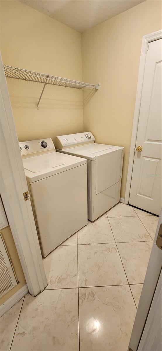 Image 15 of 28 For 12850 Oulton Circle