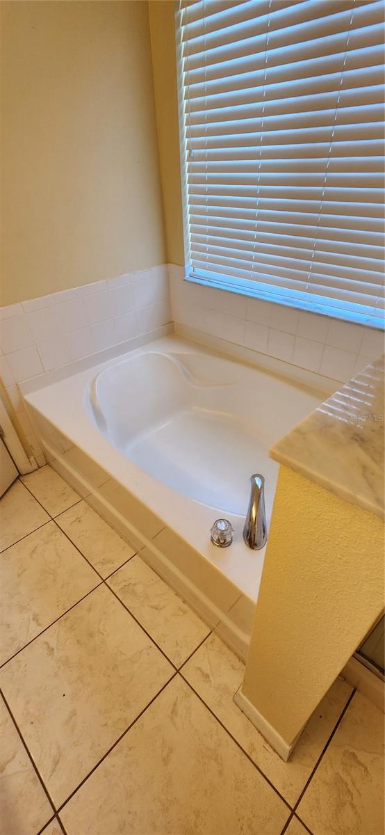 Image 16 of 28 For 12850 Oulton Circle