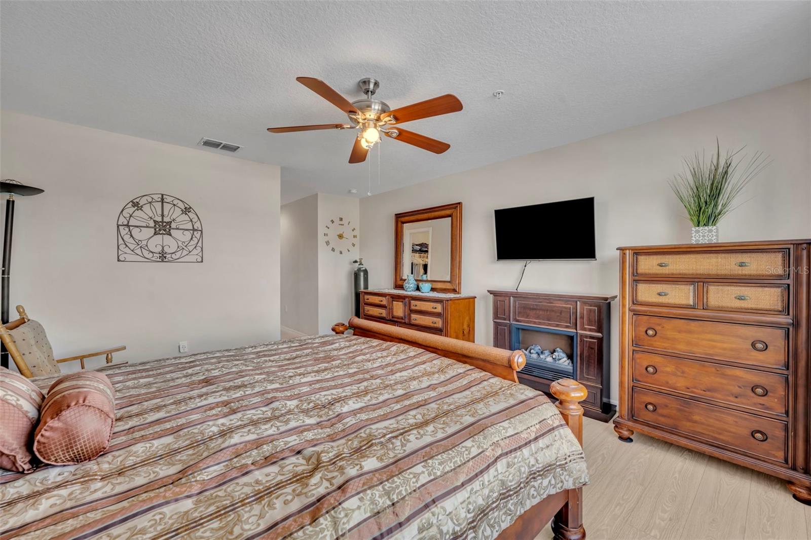 Image 19 of 40 For 2269 Seven Oaks Drive