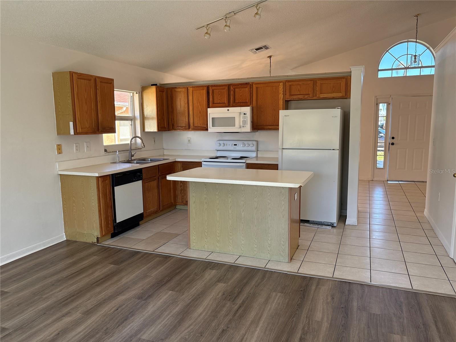 Image 4 of 10 For 12512 Lynchburg Court