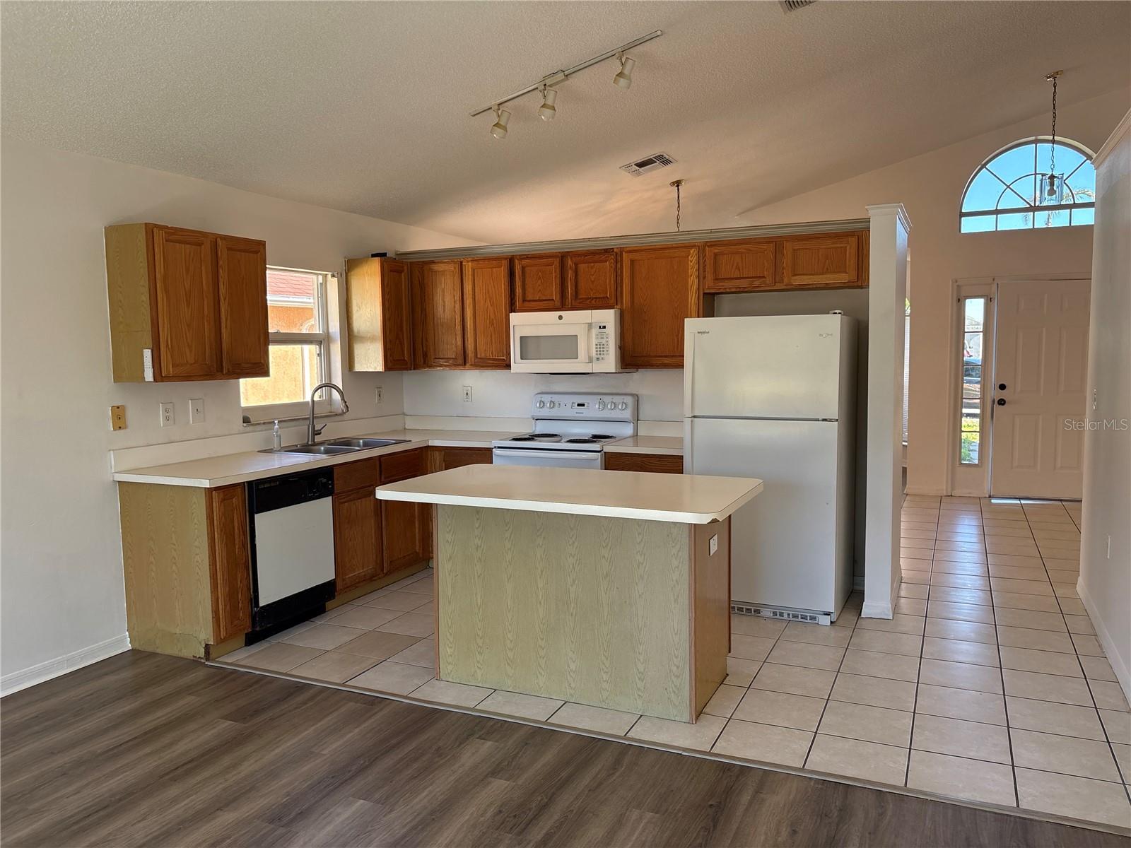 Image 5 of 10 For 12512 Lynchburg Court