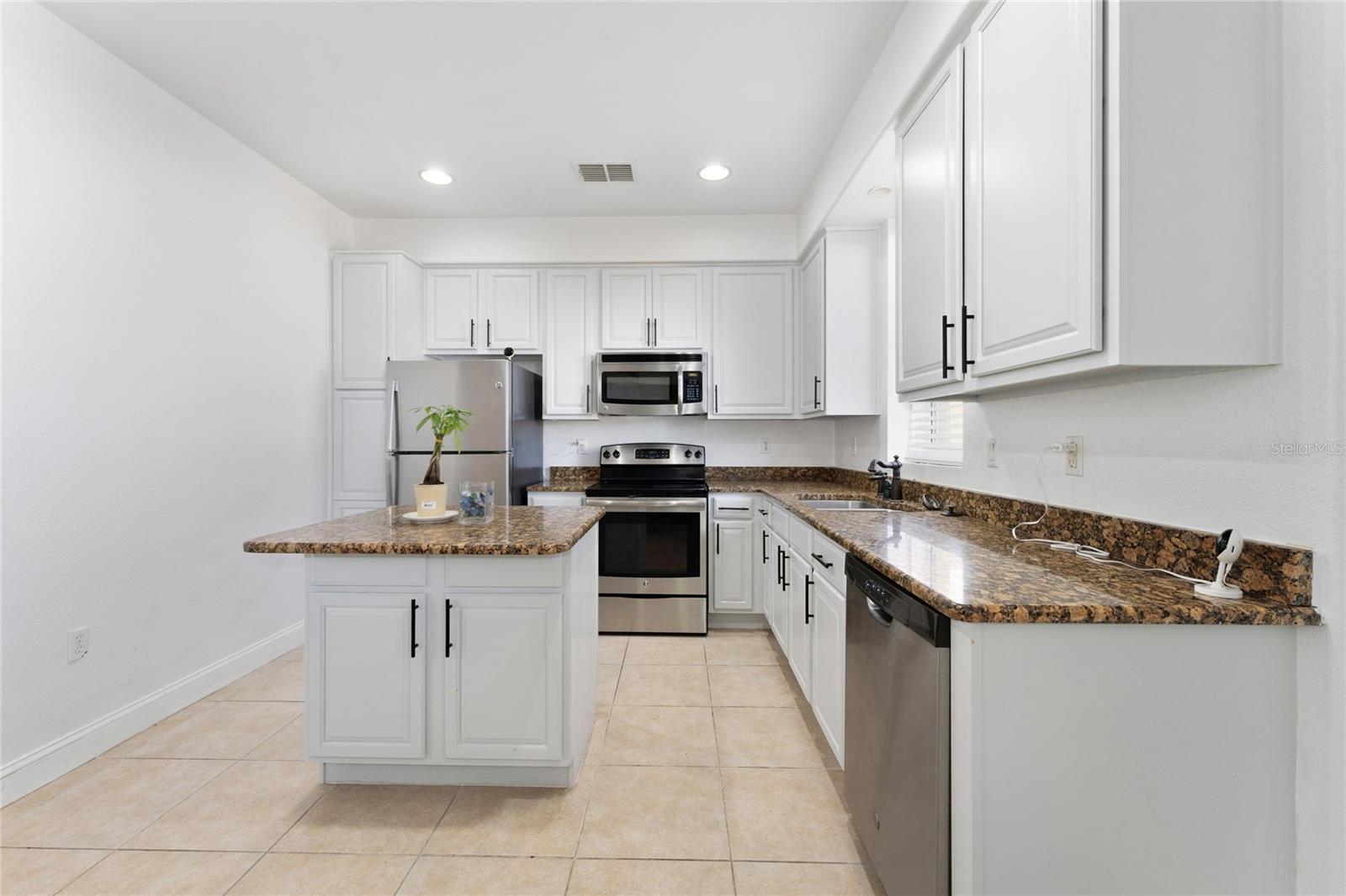 Image 5 of 39 For 2616 Bella Vista Drive