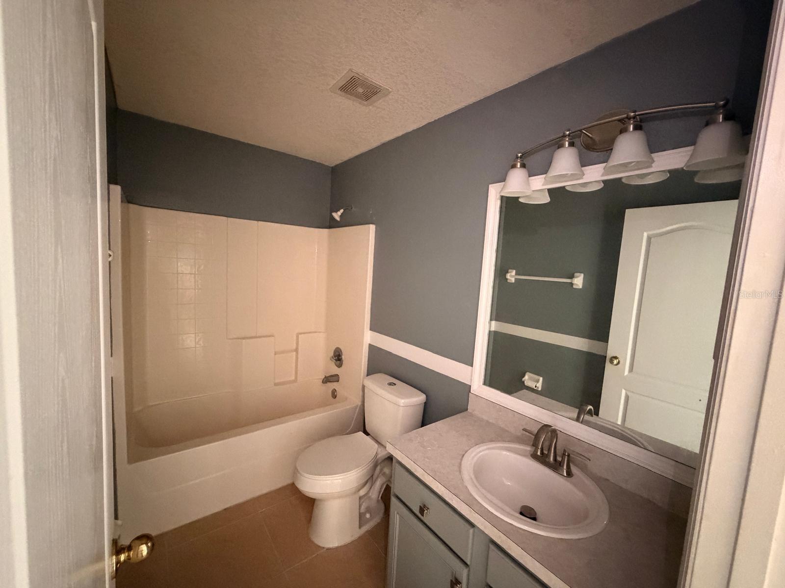 Image 14 of 17 For 1926 Michigan Court