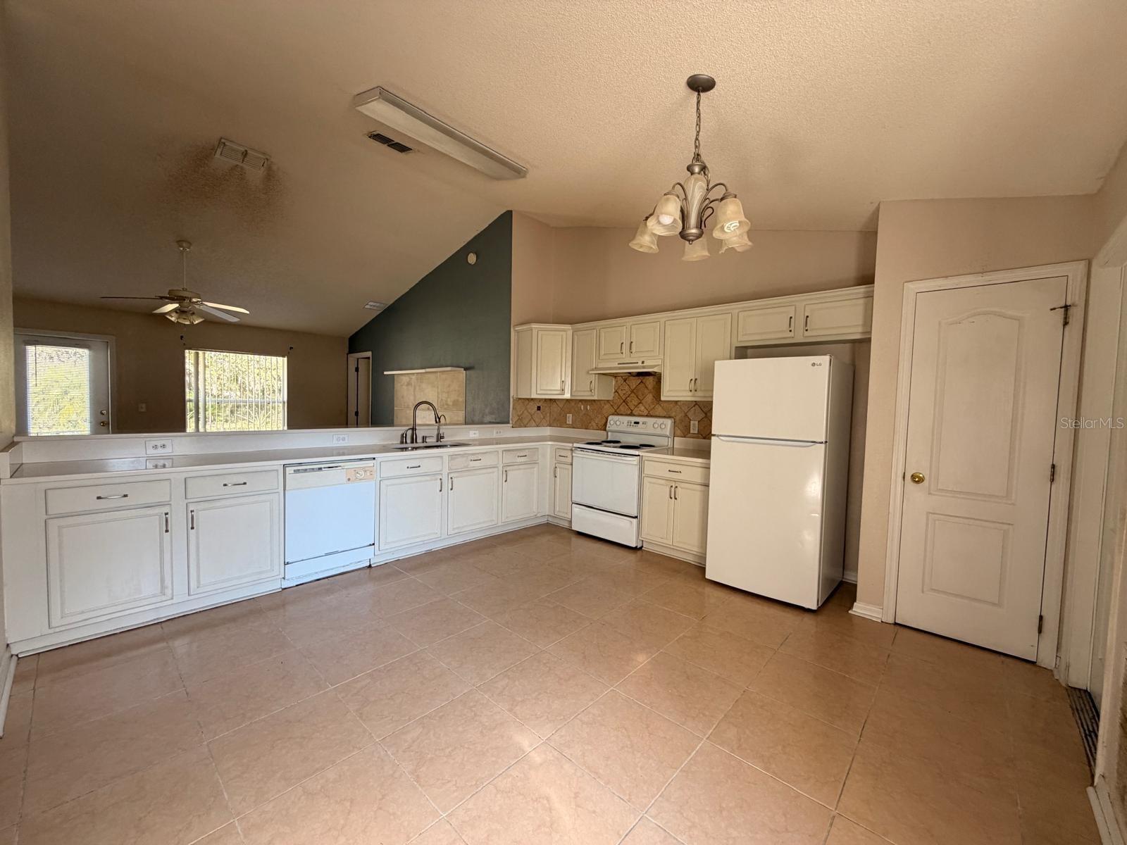 Image 4 of 17 For 1926 Michigan Court