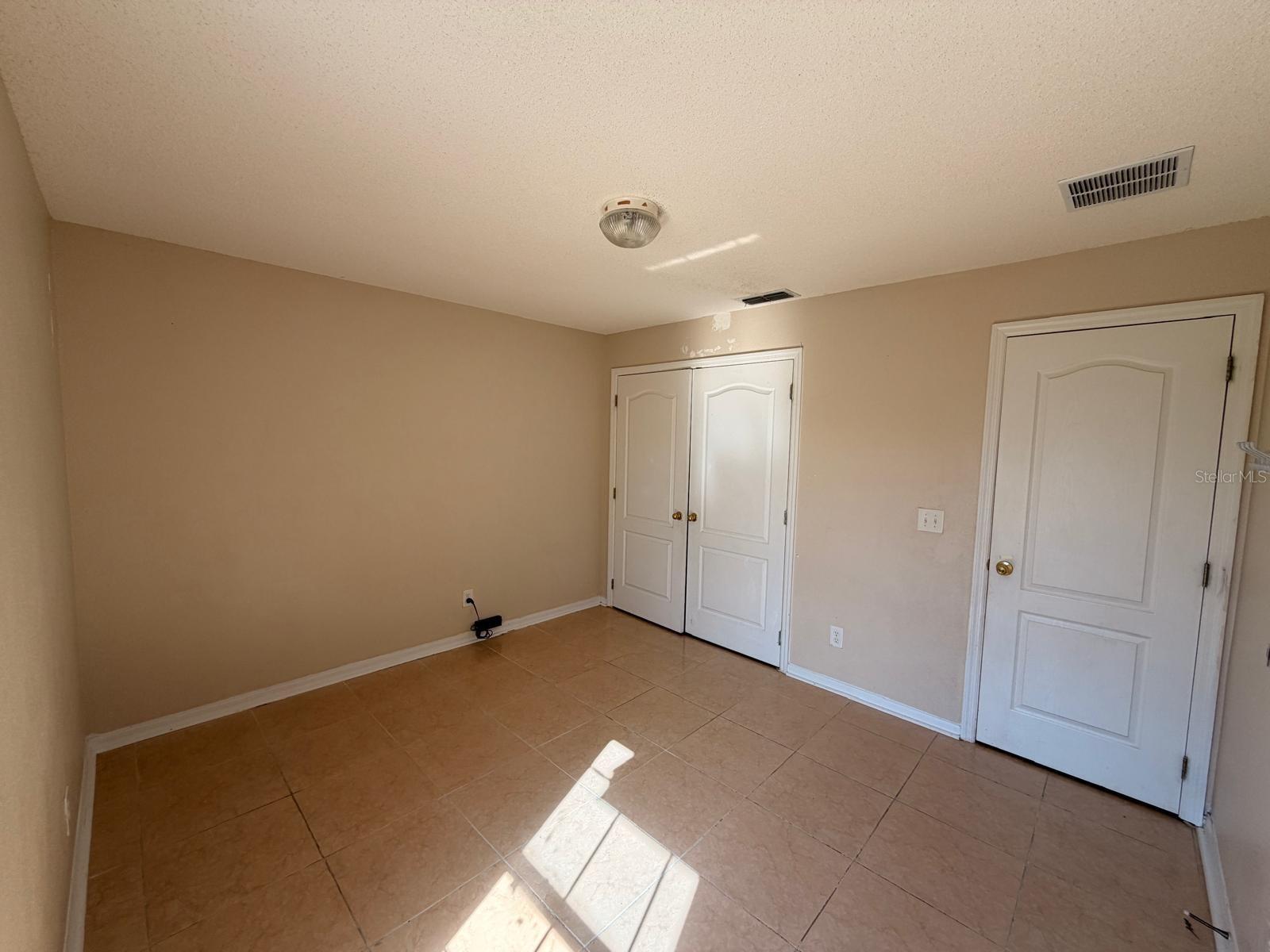 Image 6 of 17 For 1926 Michigan Court