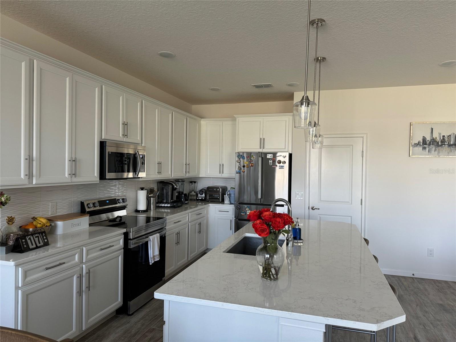 Image 10 of 39 For 380 Cabello Drive