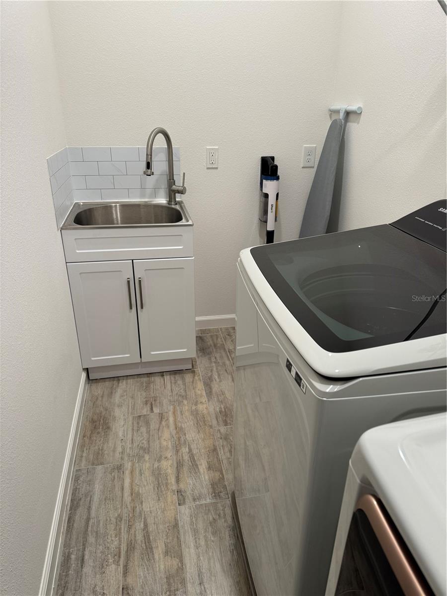 Image 16 of 39 For 380 Cabello Drive