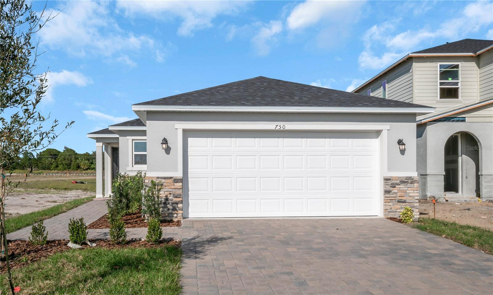 Image 2 of 37 For 750 Hugo Drive Se