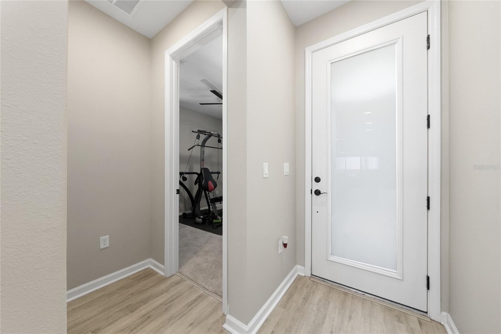 Image 13 of 44 For 948 Griffon Avenue