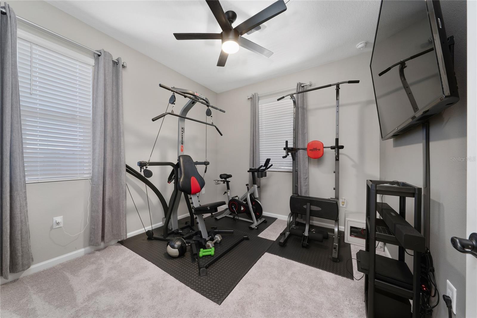 Image 14 of 44 For 948 Griffon Avenue