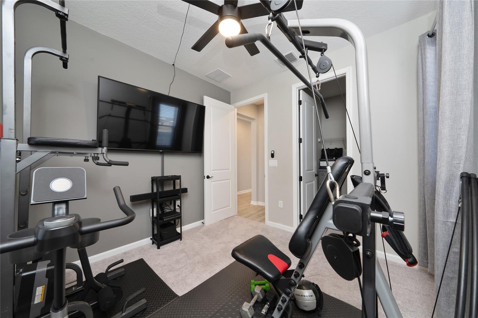 Image 15 of 44 For 948 Griffon Avenue