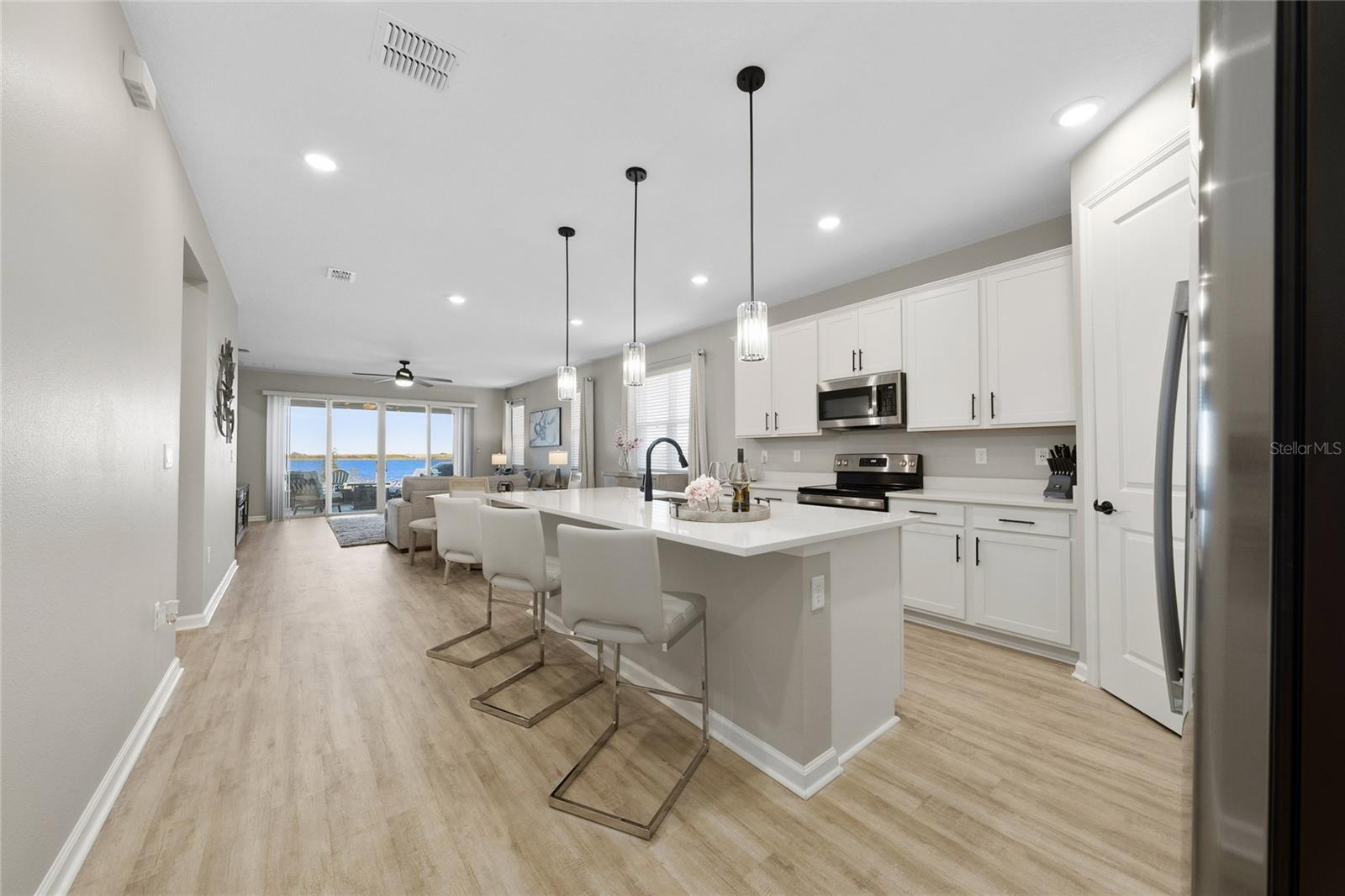 Image 16 of 44 For 948 Griffon Avenue