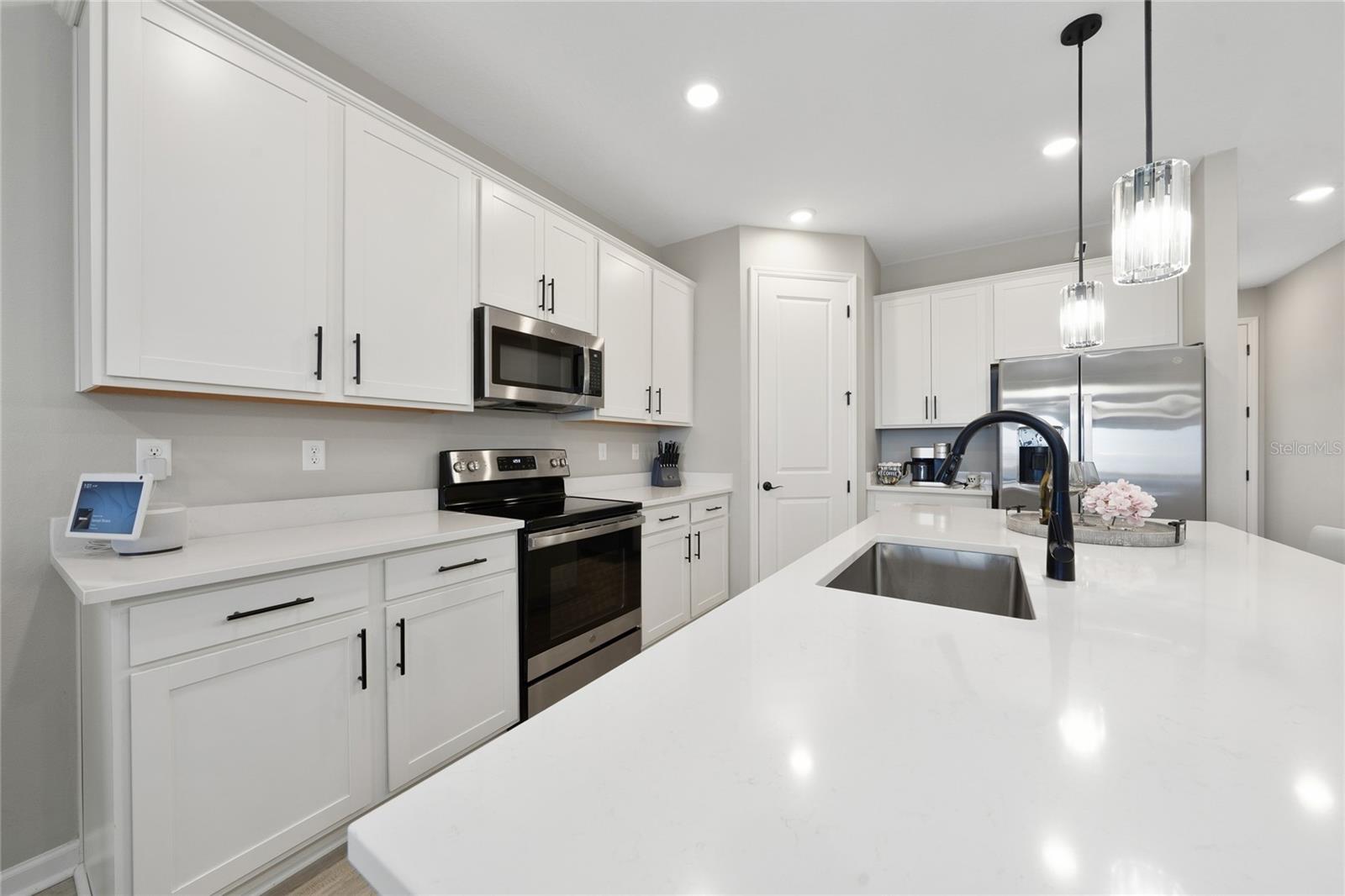 Image 17 of 44 For 948 Griffon Avenue