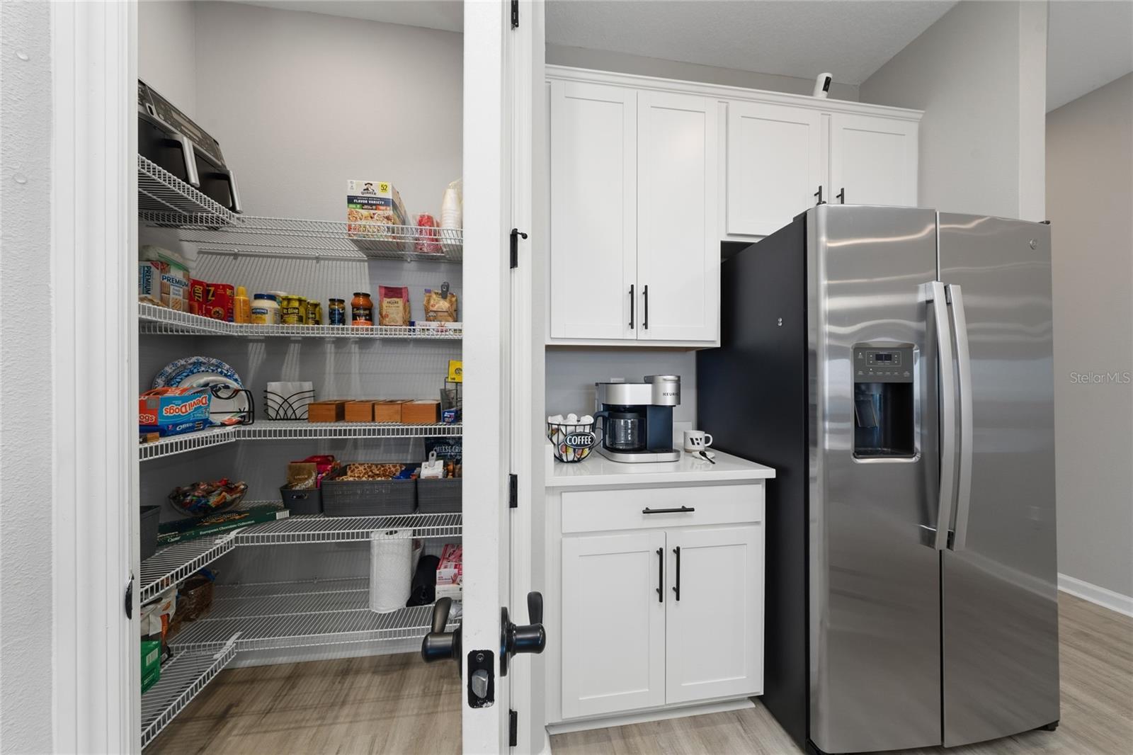 Image 18 of 44 For 948 Griffon Avenue