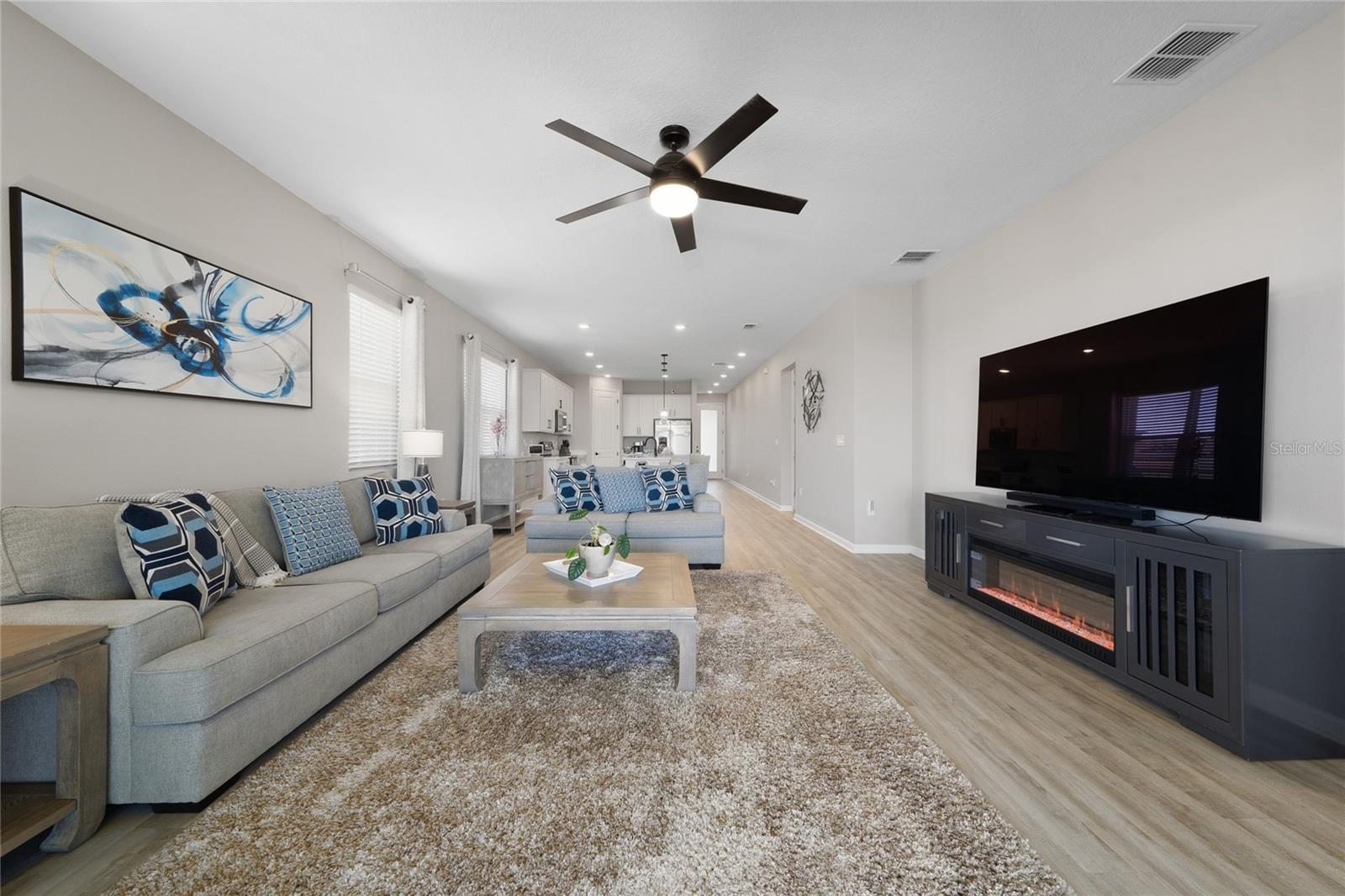 Image 21 of 44 For 948 Griffon Avenue