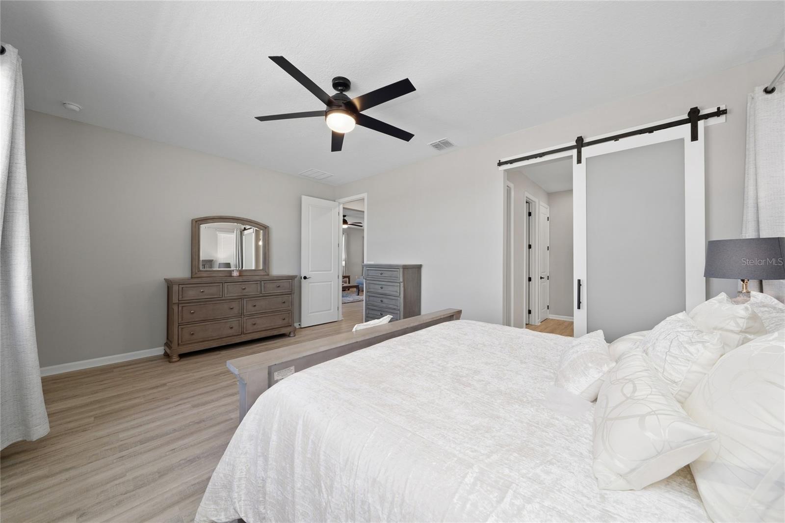 Image 24 of 44 For 948 Griffon Avenue