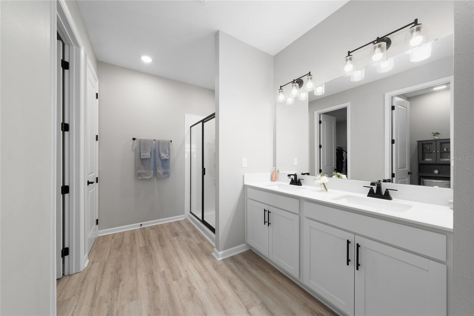 Image 25 of 44 For 948 Griffon Avenue