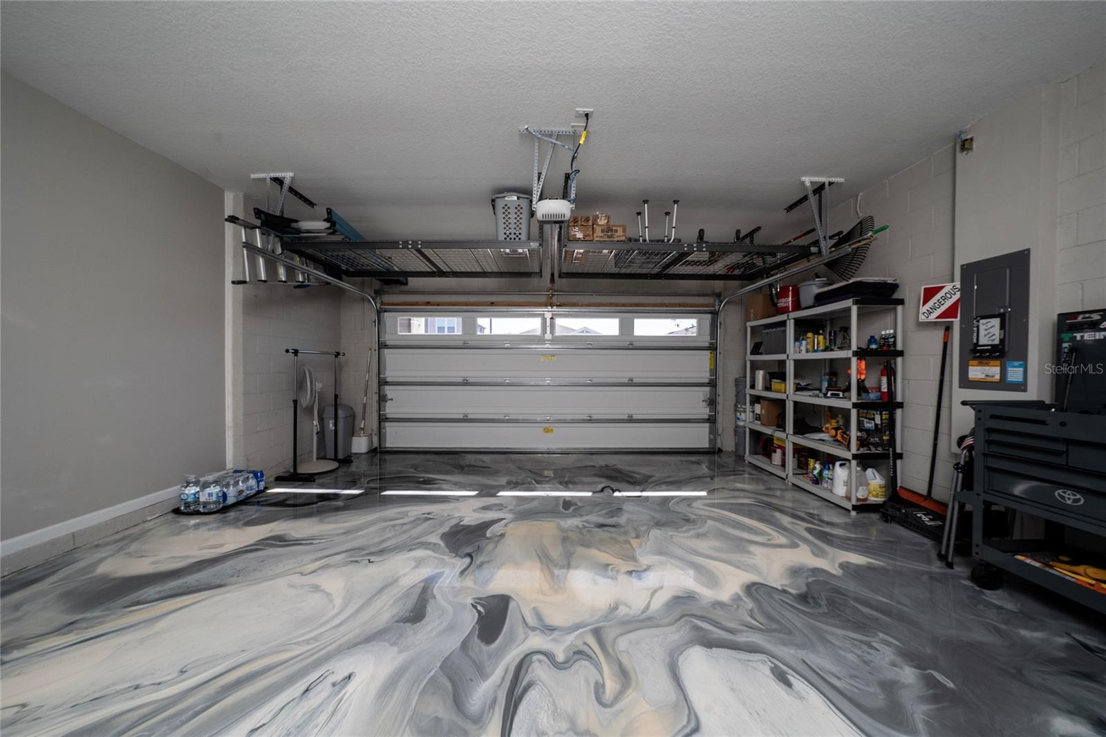 Image 32 of 44 For 948 Griffon Avenue