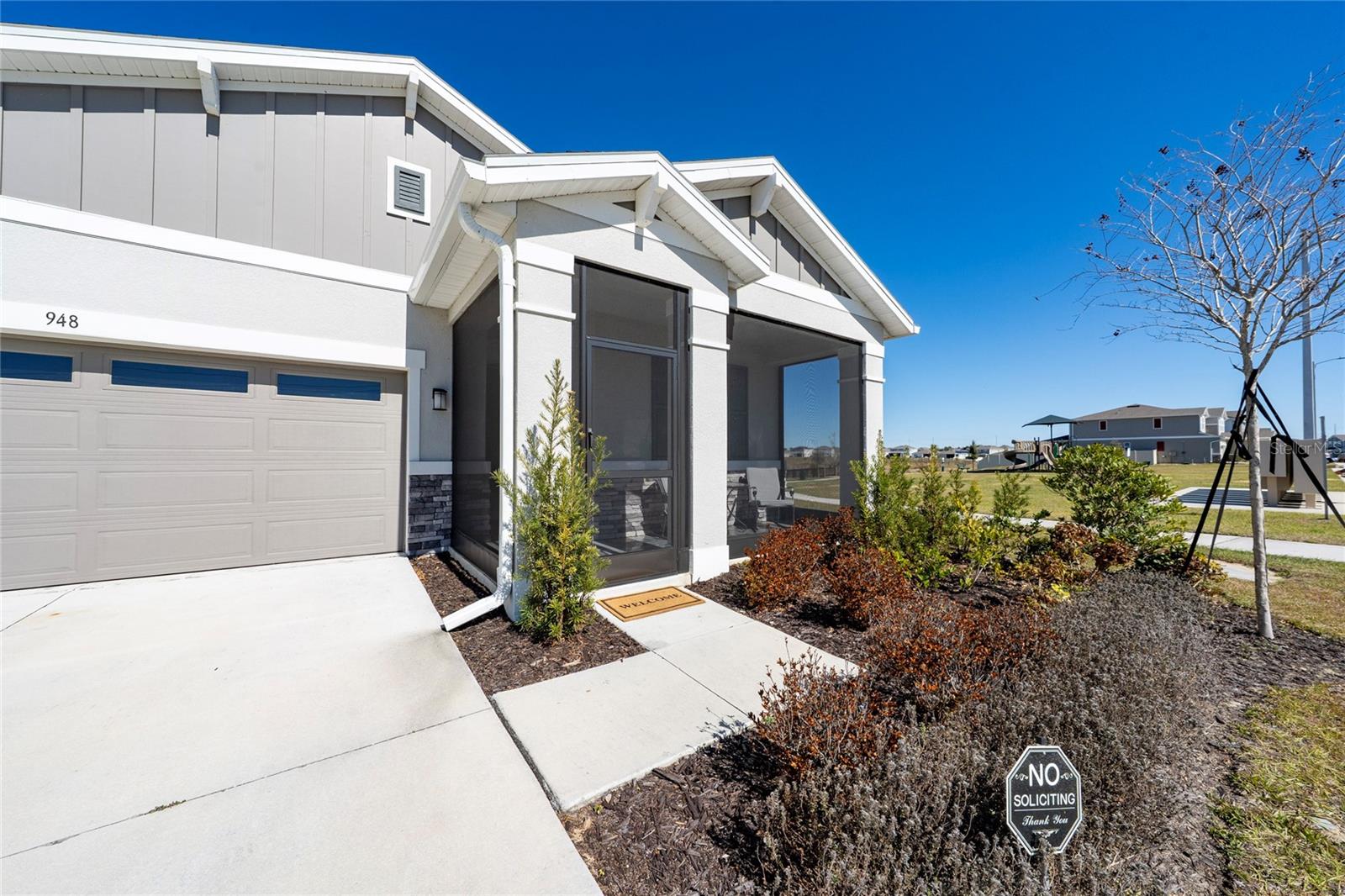 Image 4 of 44 For 948 Griffon Avenue