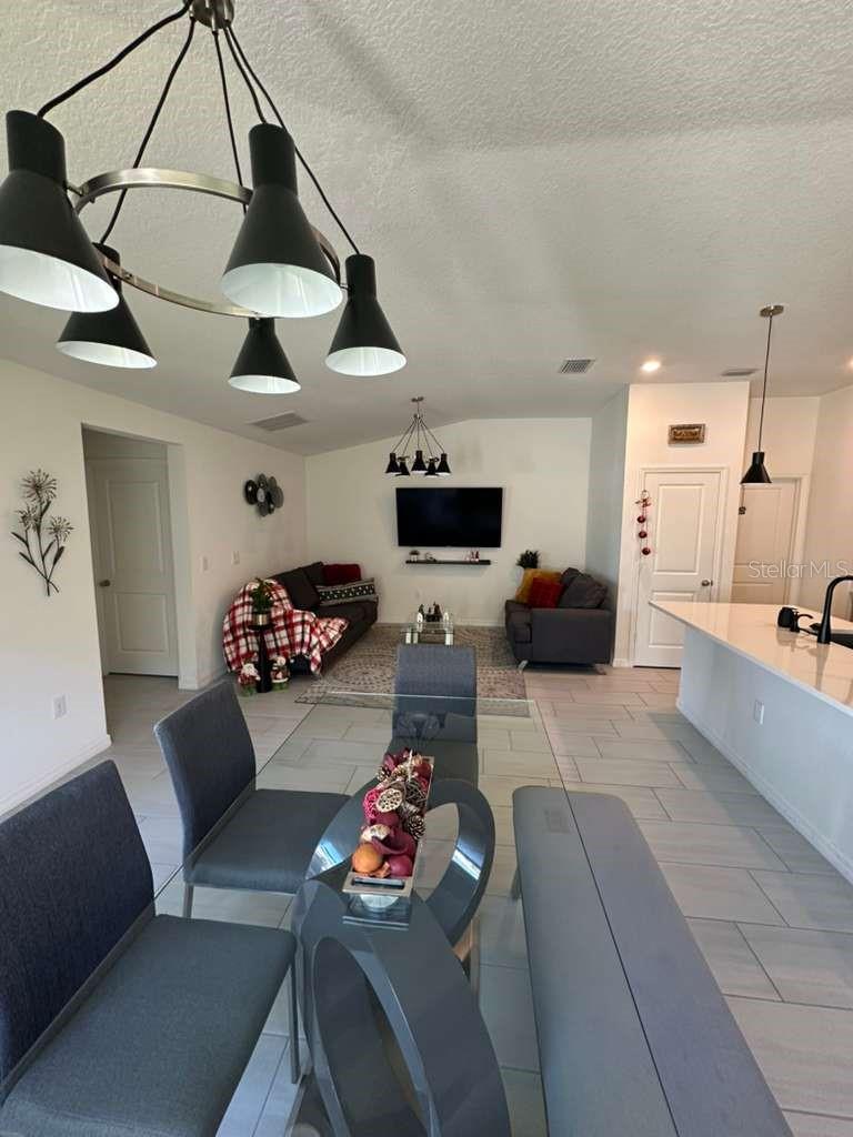 Image 5 of 15 For 1027 Papaya Circle