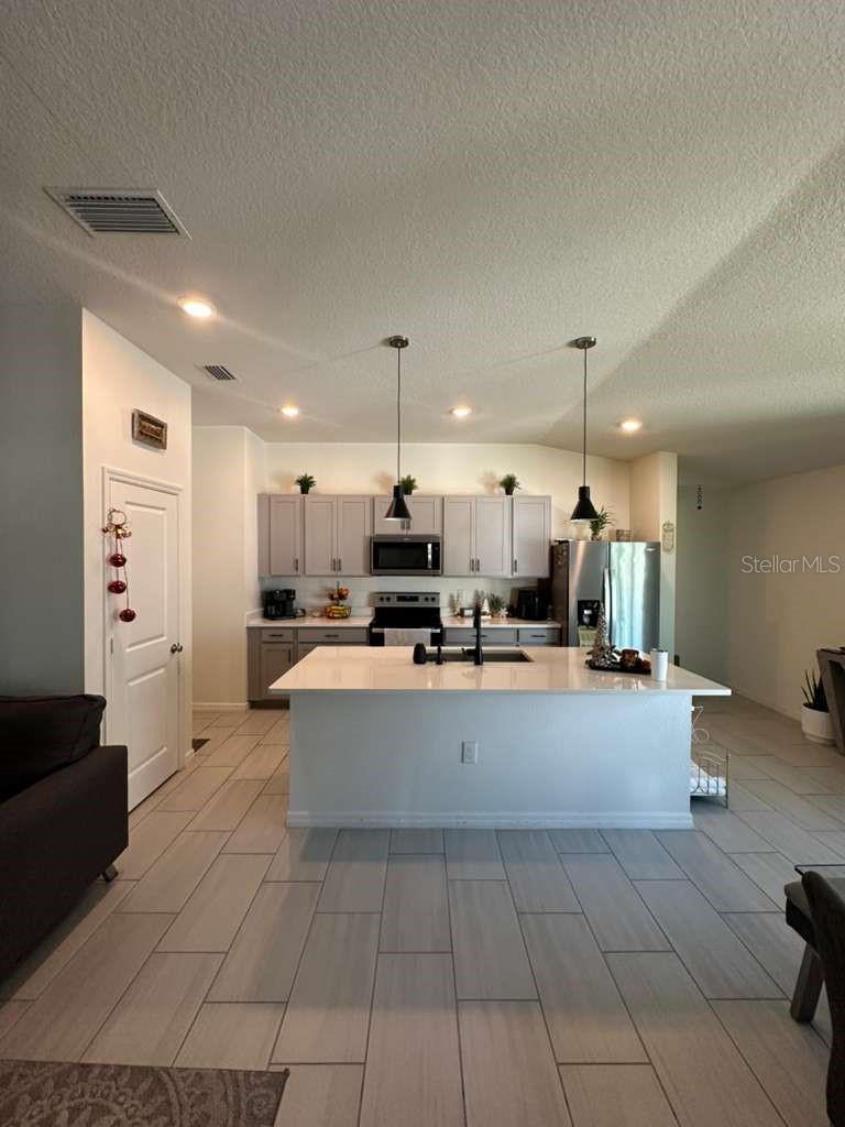 Image 6 of 15 For 1027 Papaya Circle