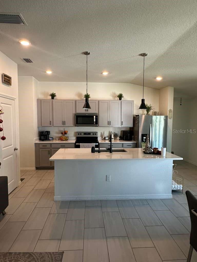 Image 7 of 15 For 1027 Papaya Circle